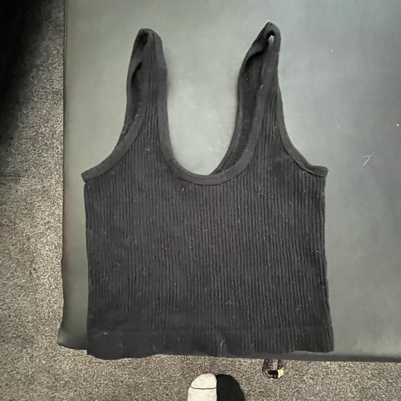 Basic black crop top - Picture 2 of 3